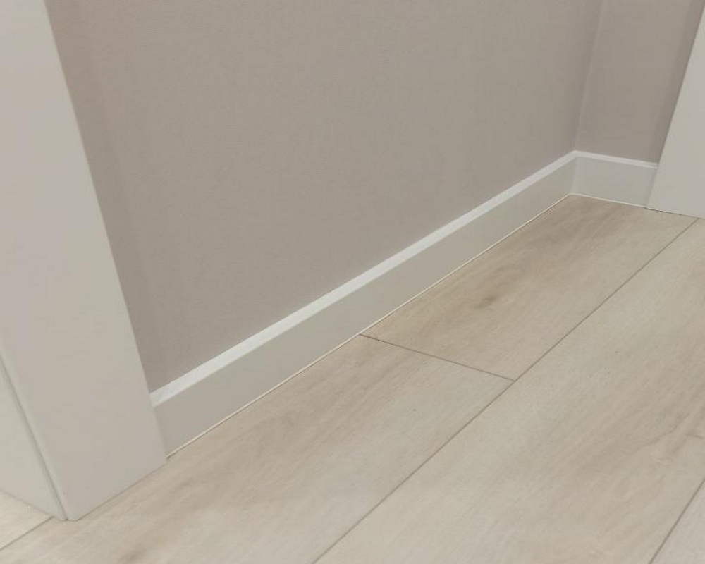 Плинтус ХДФ Dollken Cubu Flex Life 100 мм х 2,5 м 1013 (5012) Белый