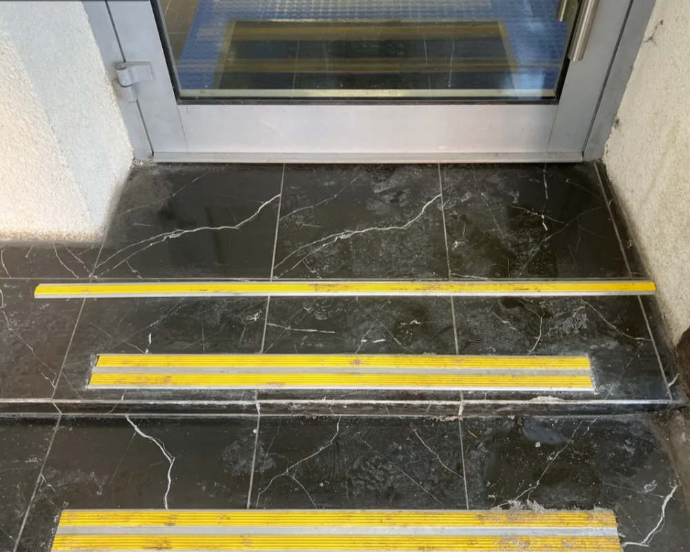 Порог одноуровневый ПС 08-1.1800.01л Серебро