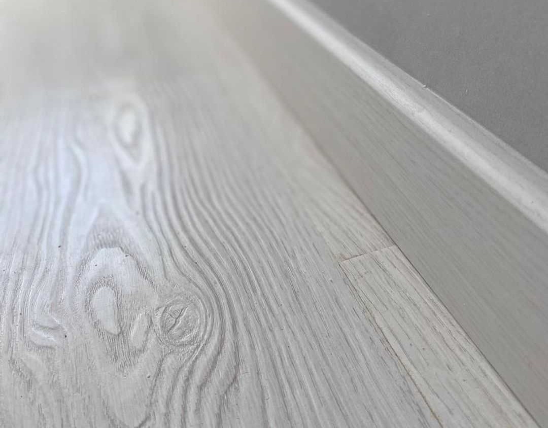 Плинтус МДФ Волшебная палочка. Гарден .203 Дуб белый