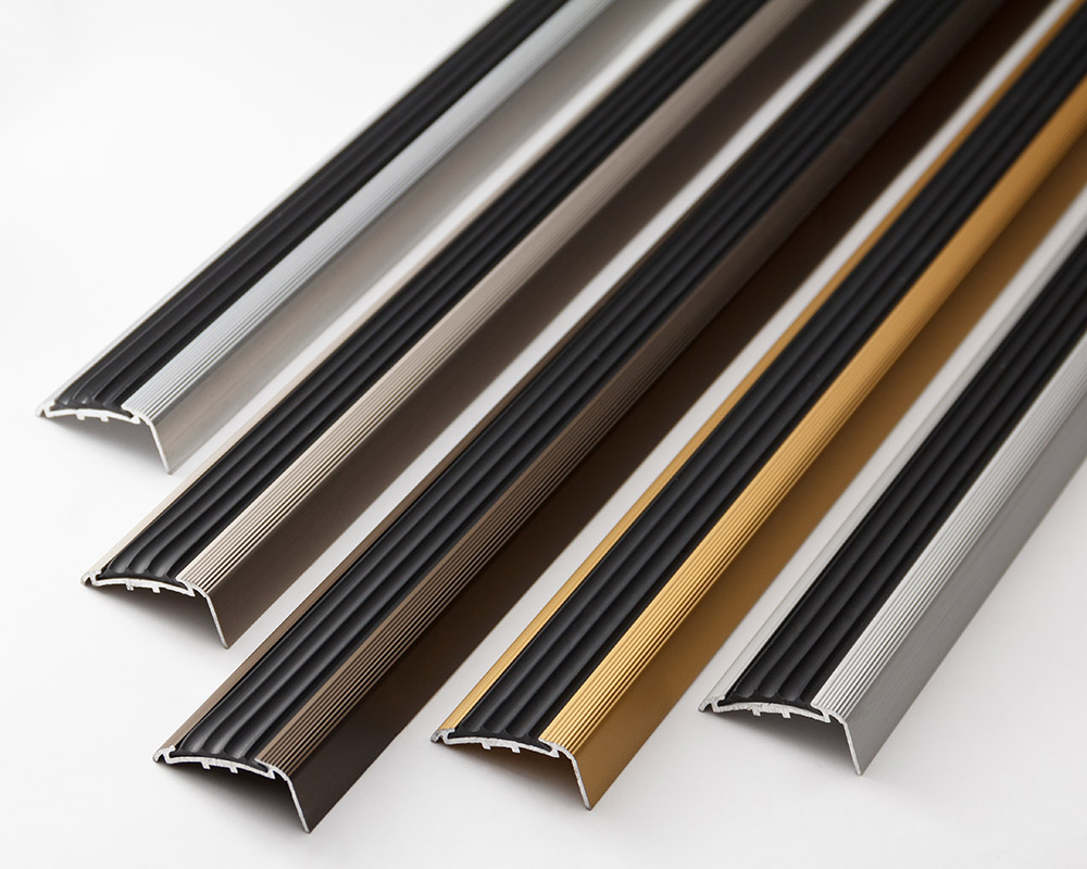 Порог угловой ПУ 71.2700.215 Черный