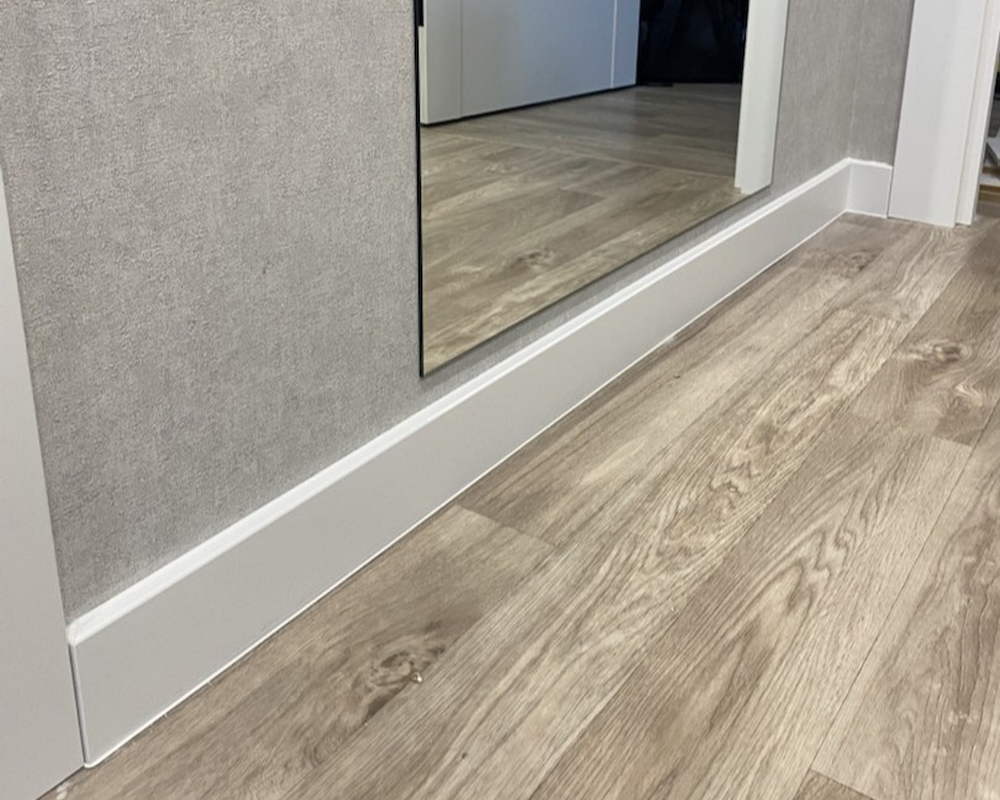 Плинтус ХДФ Dollken Cubu Flex Life 100 мм х 2,5 м 1013 (5012) Белый