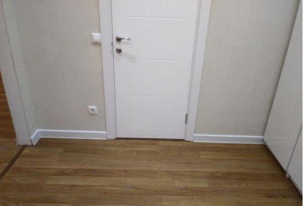 Плинтус ПВХ со съемной панелью Идеал Деконика 85мм 2,2м 001 Белый