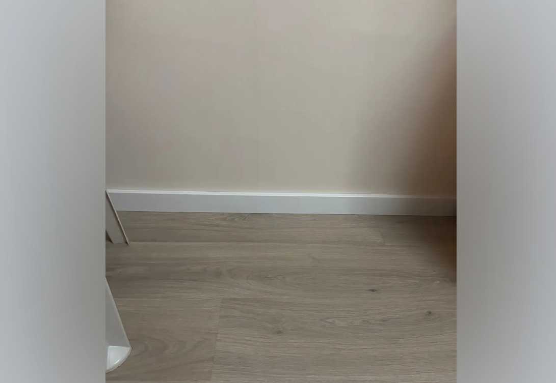 Плинтус МДФ Волшебная палочка. Гарден .145 Белоснежный ясень