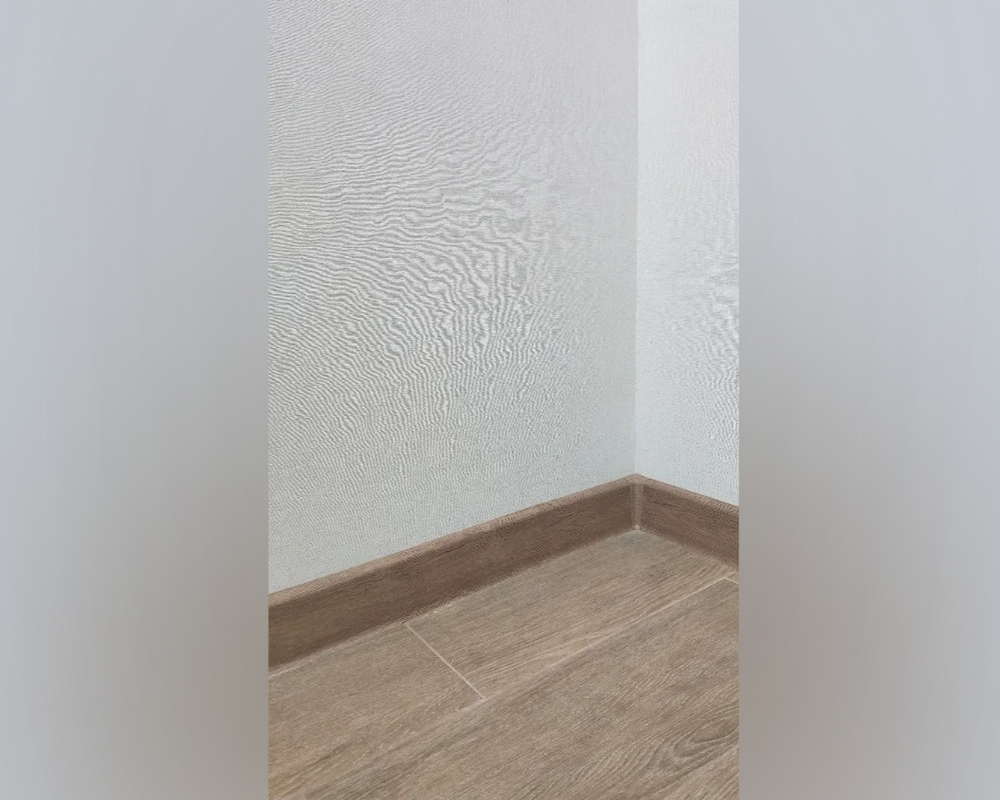 Плинтус ПВХ Cezar матовый с мягким краем HI-LINE PRESTIGE 301 Дуб тоскана