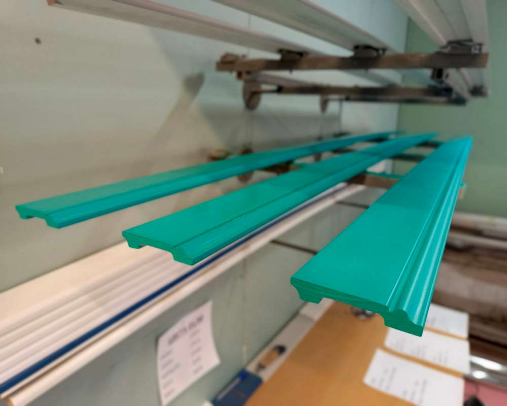 Плинтус ПОЛИСТИРОЛ HI WOOD B80A 80мм х 12,5мм х 2,0м. Окраска включена в стоимость