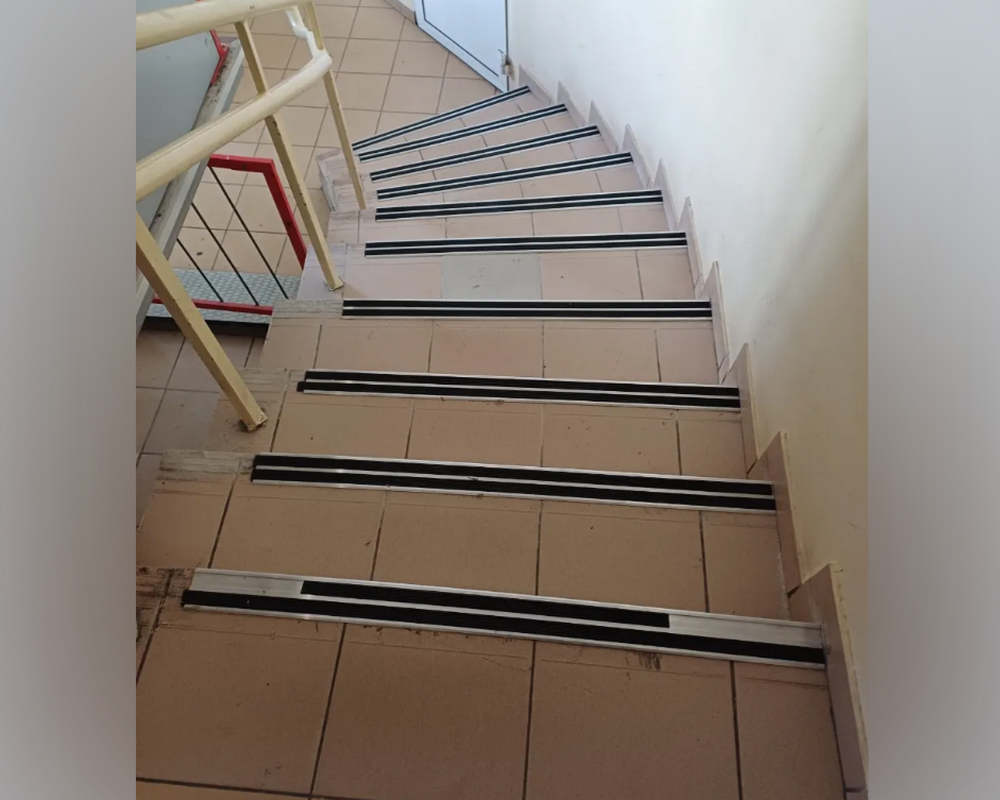 Порог одноуровневый ПС 08-1.1800.01л Серебро