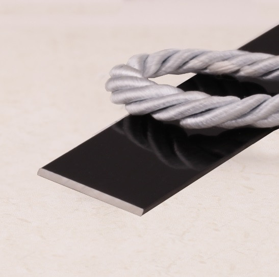 Полоса алюминиевая 15х1,5 мм черный/глянец 2,7 м