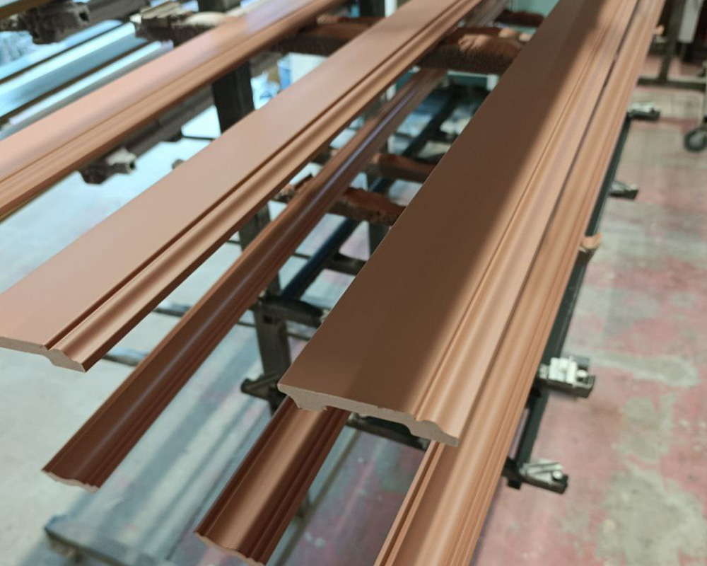 Плинтус ПОЛИСТИРОЛ HI WOOD B97 97мм х 15мм х 2,0м. Окраска включена в стоимость