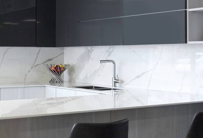 Панель самоклеющаяся ПВХ 300х300 мм 6шт/уп Мрамор Нова Линнея. Цена указана за 0,54 м²