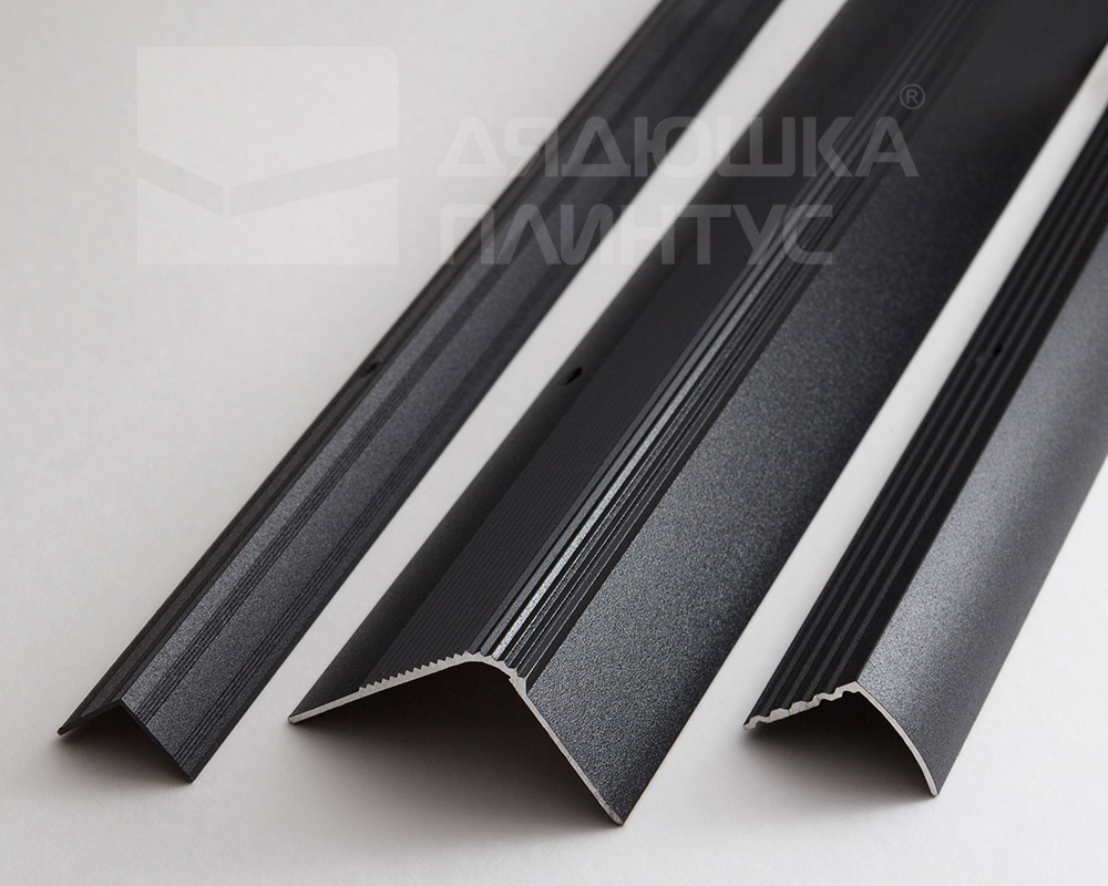 Порог угловой ПУ 03.2700.215 Черный