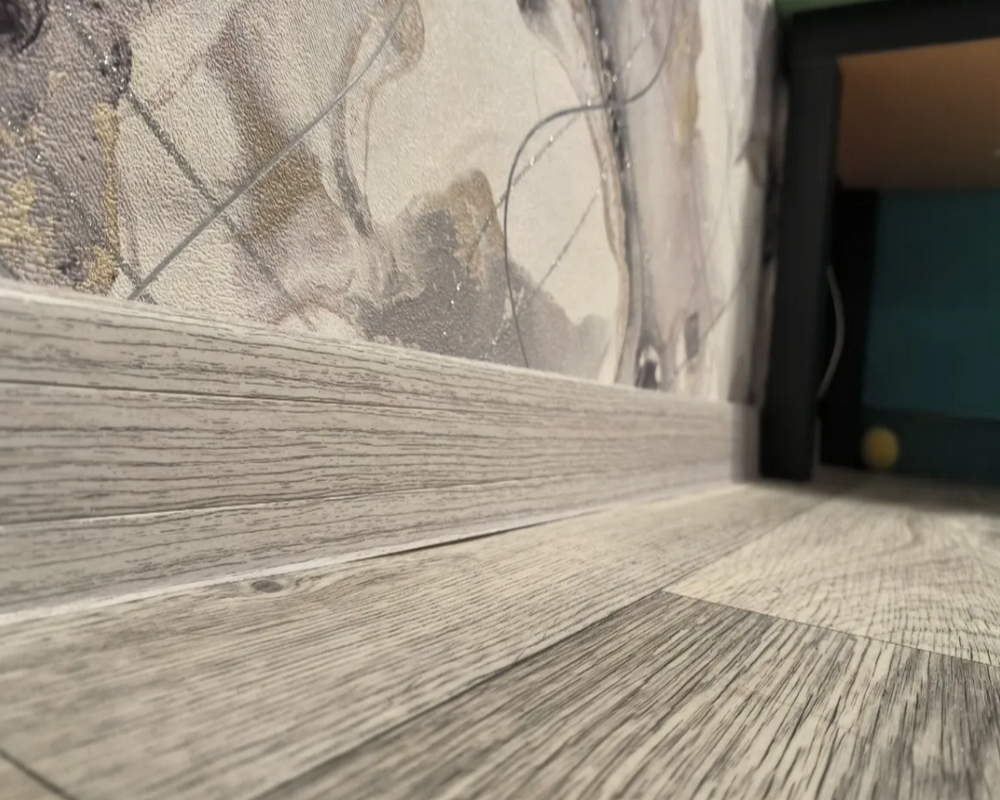 Плинтус ПВХ MAGIC STIСK 77мм 2,2 м MS03 Сканди