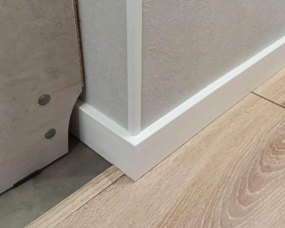 Плинтус ХДФ Dollken Cubu Flex Life 80мм х 2,5 м 1013 Белый