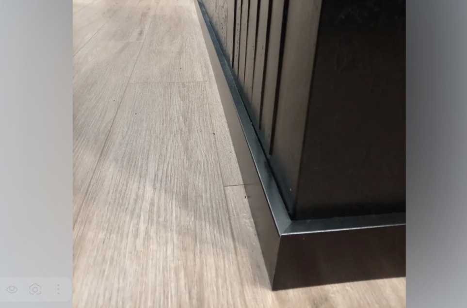 Плинтус МДФ Волшебная палочка 81402 81мм 2,4м.  Окрашенная. RAL 9005