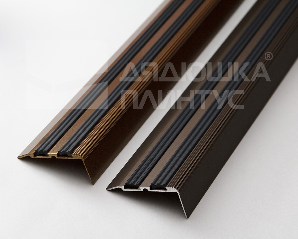 Порог угловой ПУ 07.1800.001ч Алюминий