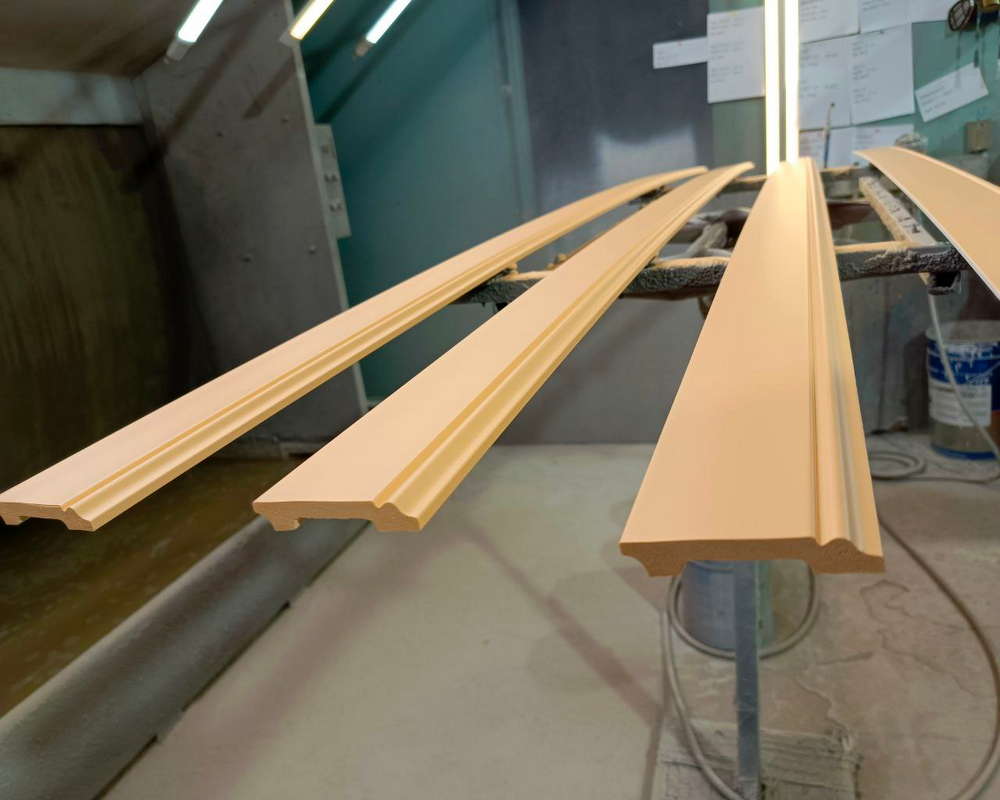 Плинтус ПОЛИСТИРОЛ HI WOOD B100C 100мм х 13мм х 2,0м. Окраска включена в стоимость