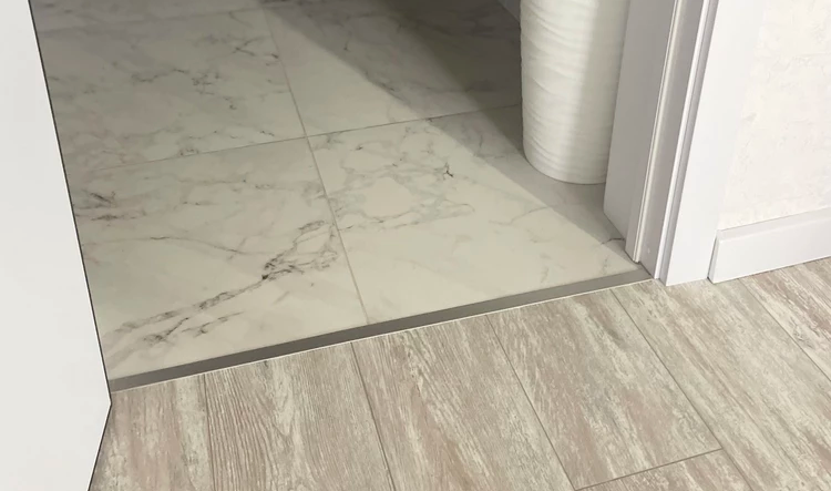 Профиль Т-образный латунь хромированная 20мм 2,7м MSPCROC 209