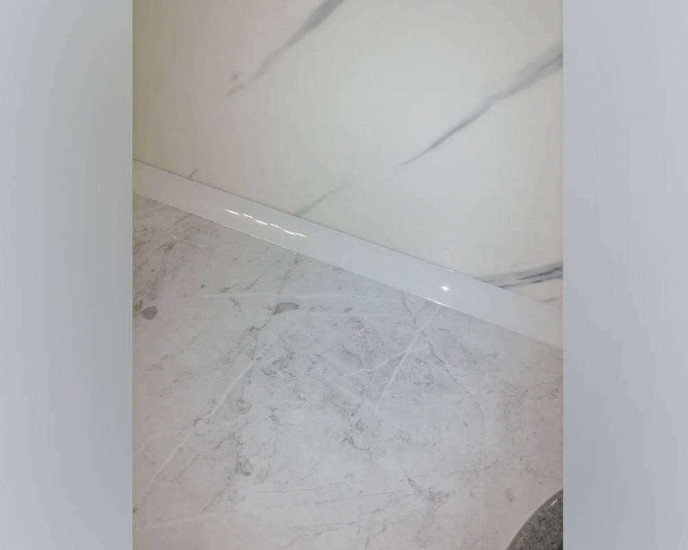 Плинтус для столешниц гладкий Алюминий 25*25мм 3,05м. Белый