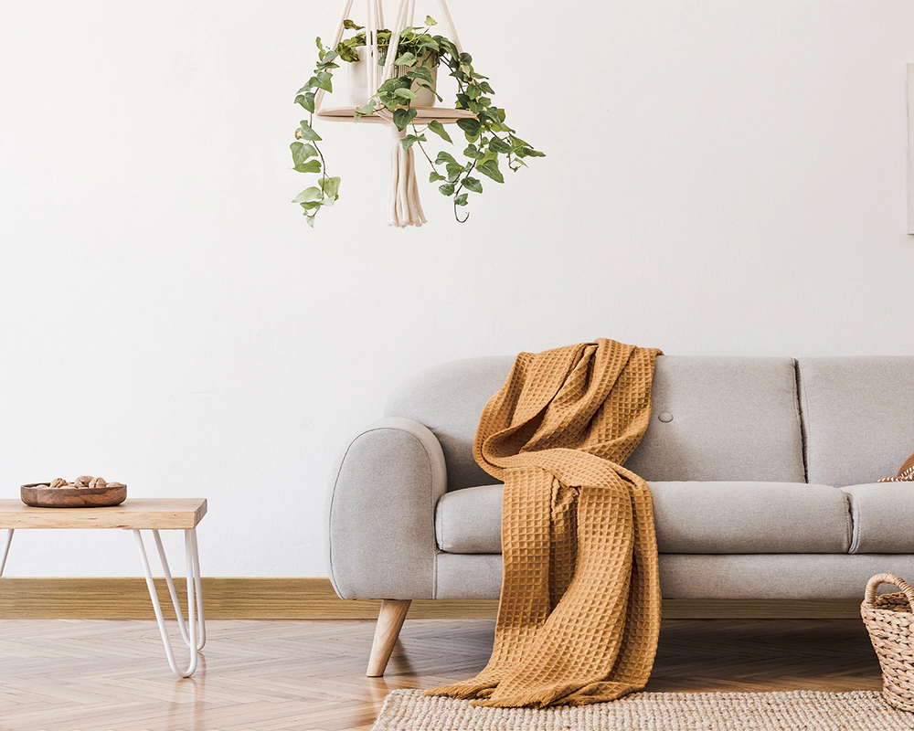 Плинтус ПВХ со съемной панелью Идеал Деконика 85 мм 291 Орех