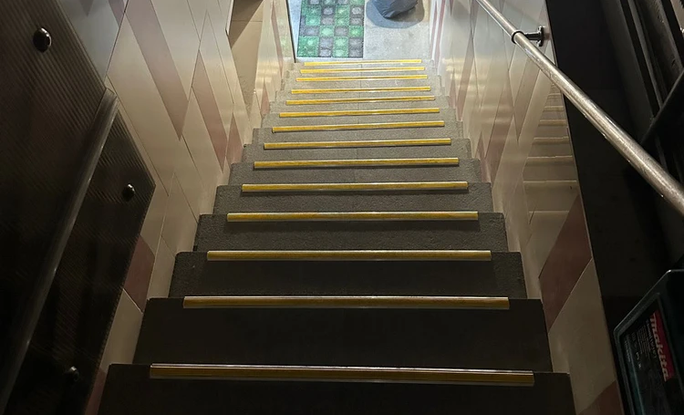 Порог угловой ПУ 71.2700.202л Золото