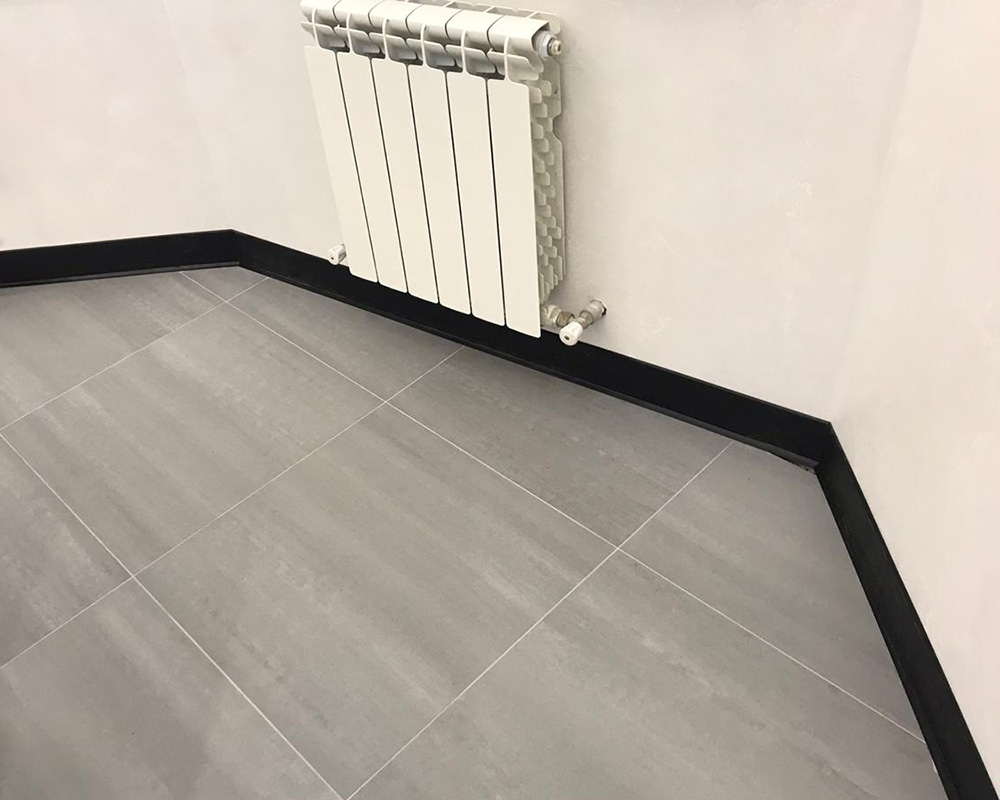 Плинтус ХДФ Dollken S100 100 мм х 2,575м 1001 Чёрный