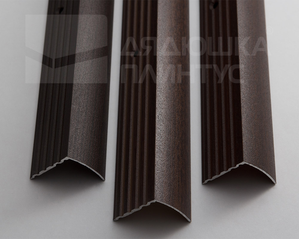 Порог угловой ПУ 04.1800.15 Черный