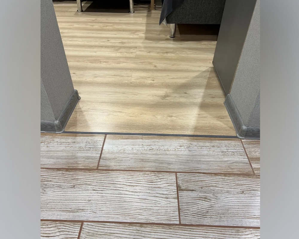 Порог одноуровневый ПС 09.2700.059 Бетон скай