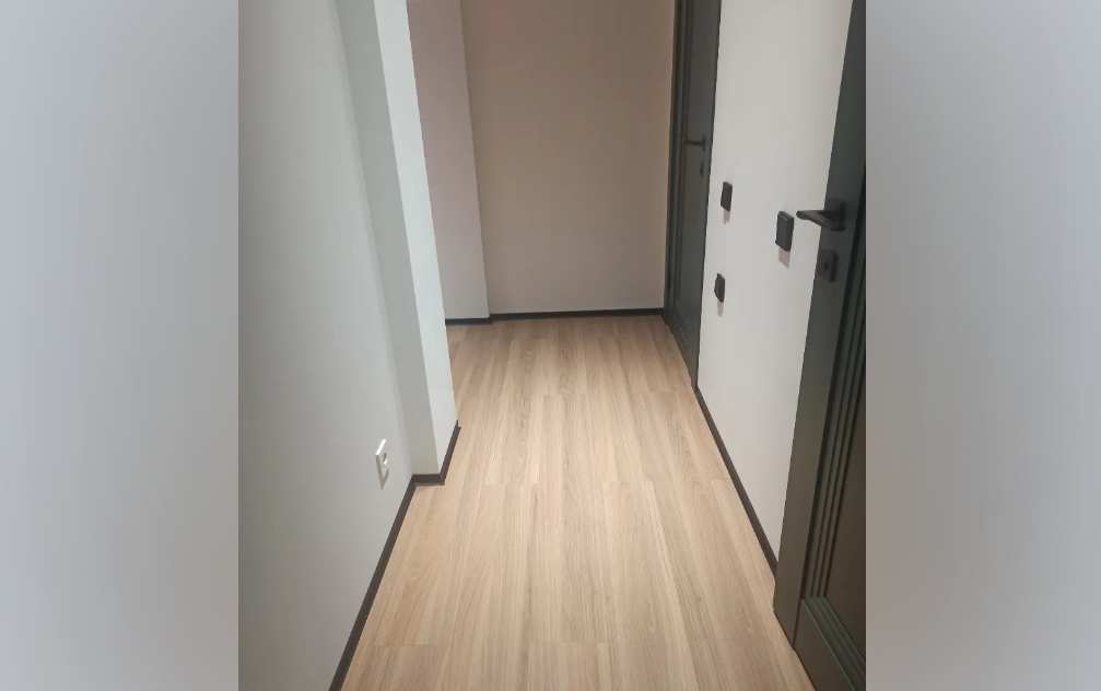 Плинтус алюминиевый Пл 80.2500.042лк Шампань