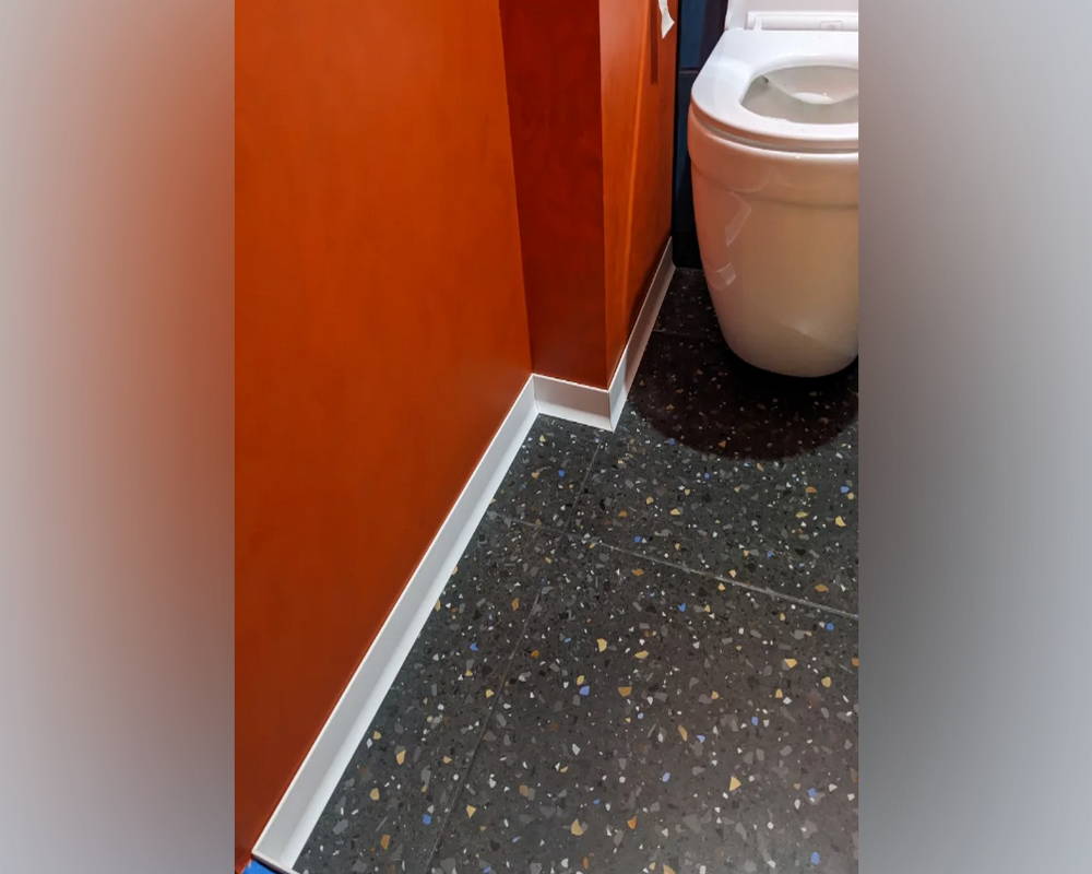 Плинтус из полистирола высокой плотности Волшебная Палочка 60*20*2000. MSPOL 122 Окраска включена в стоимость