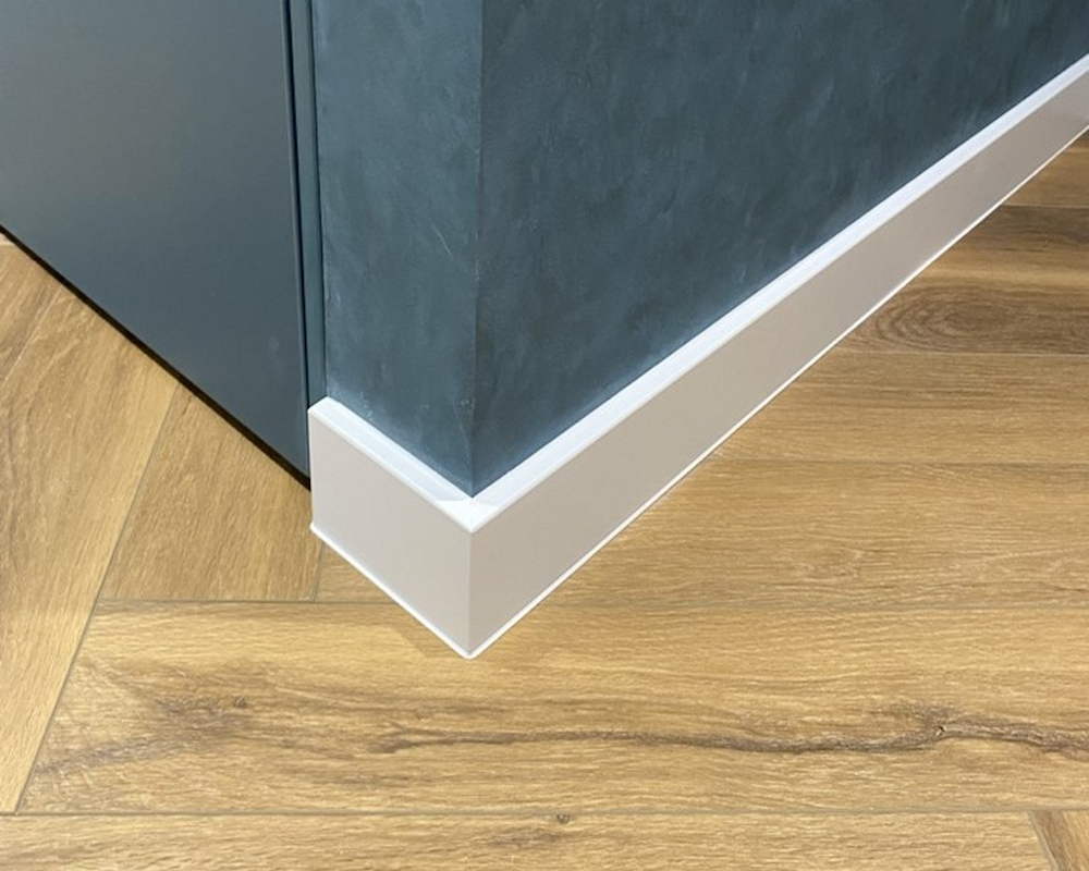 Плинтус ХДФ Dollken Cubu Flex Life 100 мм х 2,5 м 1013 (5012) Белый