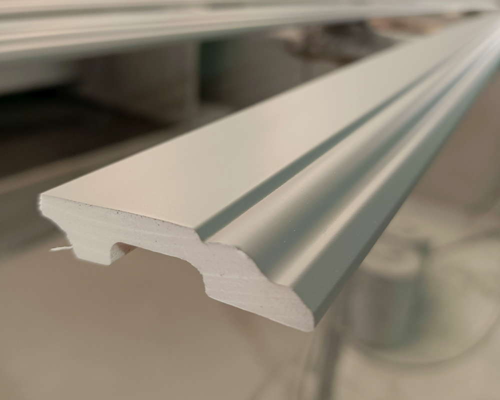 Плинтус ПОЛИСТИРОЛ HI WOOD B97 97мм х 15мм х 2,0м. Окраска включена в стоимость