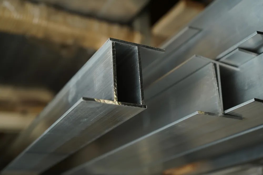 Тавр 20х20 мм Тп 04.2000.502л Золото. Цена за 5 штук.