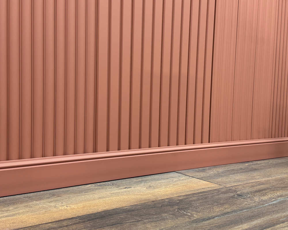 Плинтус ПОЛИСТИРОЛ HI WOOD B80A 80мм х 12,5мм х 2,0м. Окраска включена в стоимость