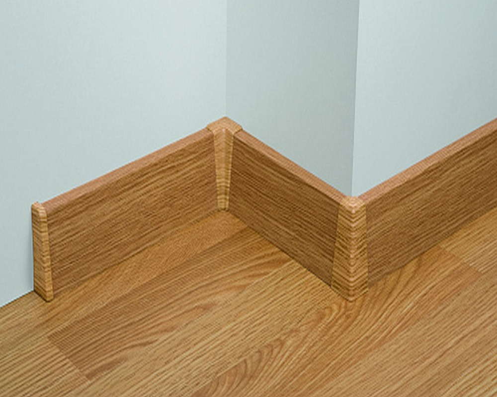 Плинтус ПВХ со съемной панелью Идеал Деконика 85 мм 291 Орех