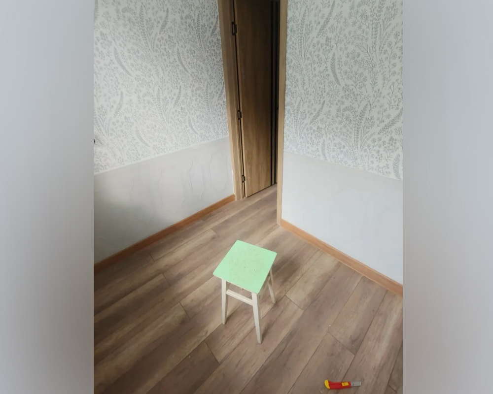 Плинтус ПВХ со съемной панелью Идеал Деконика 70 мм 205 Дуб капучино