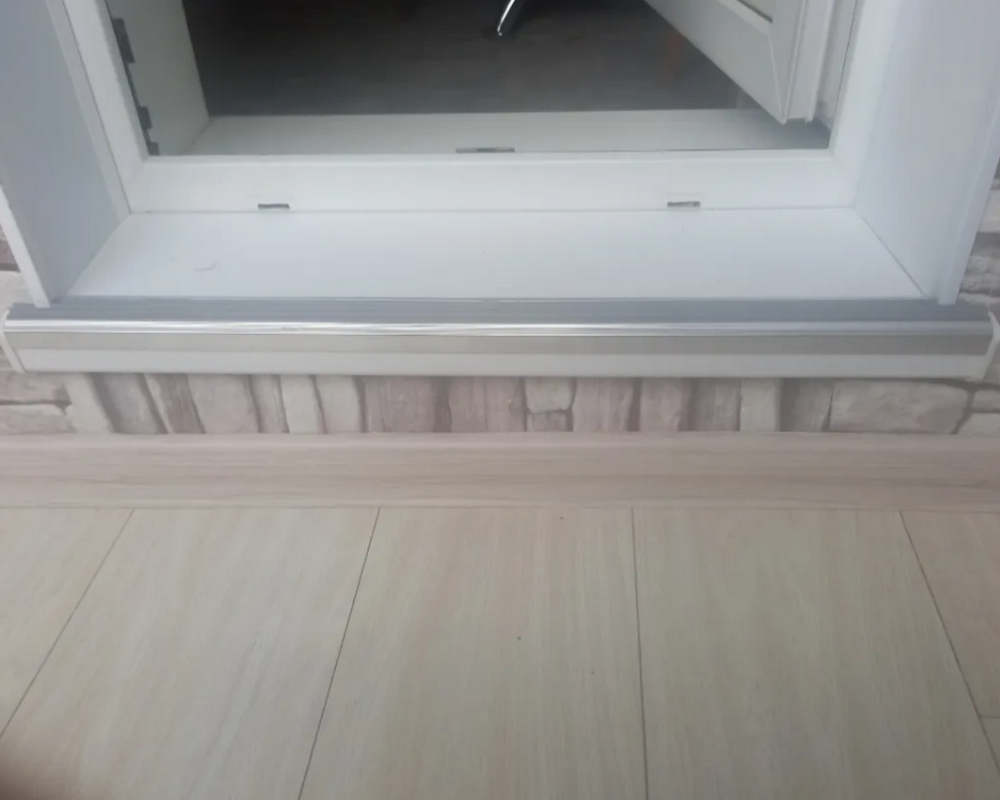 Порог одноуровневый ПС 08-1.1800.01л Серебро