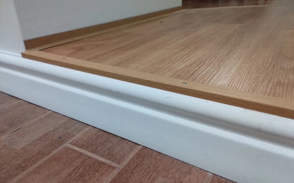 Порог угловой ПУ 01.2700.289 Клен беленый