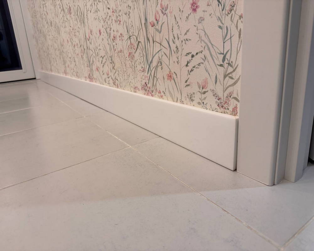 Плинтус СОЛИД 1 UHD 15/90CL 2,0 м Белый c LED рассеивателем