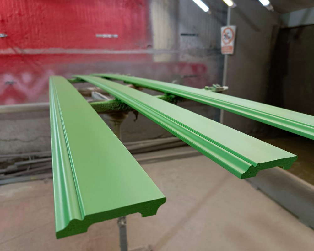 Плинтус ПОЛИСТИРОЛ HI WOOD B100C 100мм х 13мм х 2,0м. Окраска включена в стоимость