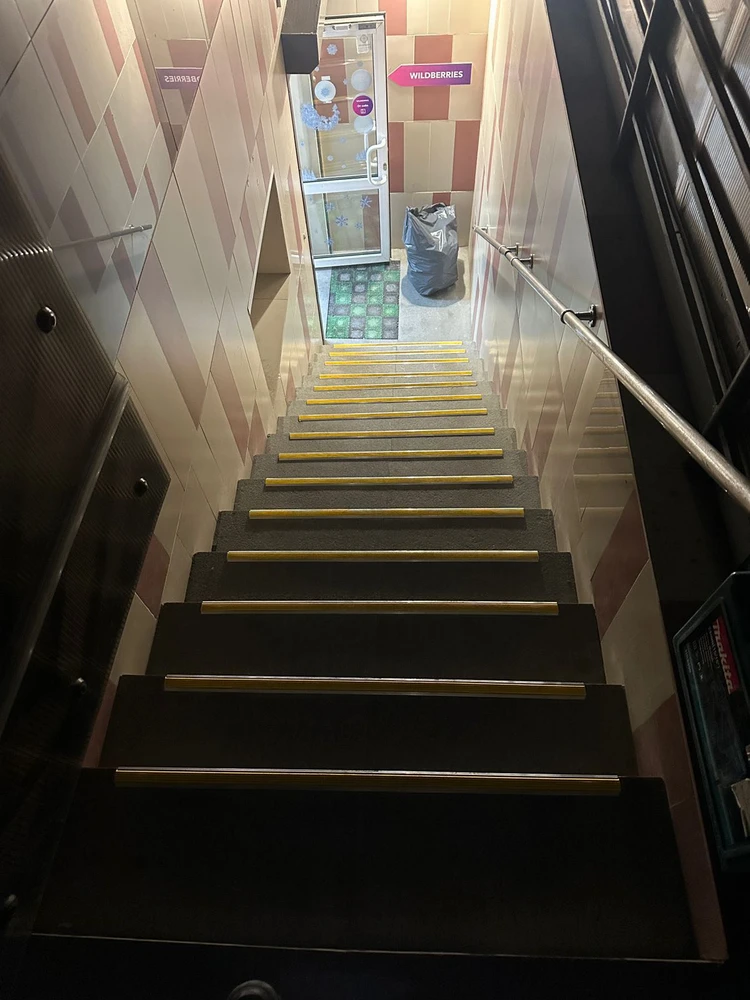 Порог угловой ПУ 71.1800.01лч Анод серебро