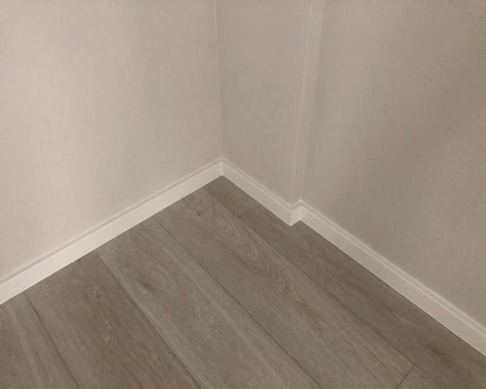 Плинтус ХДФ Dollken Cubu Flex Life 80мм х 2,5 м 1005 Белый RAL 9003