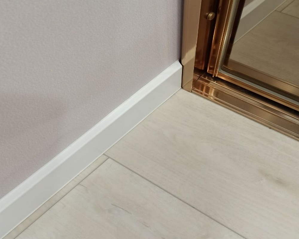 Плинтус ХДФ Dollken Cubu Flex Life 100 мм х 2,5 м 1013 (5012) Белый