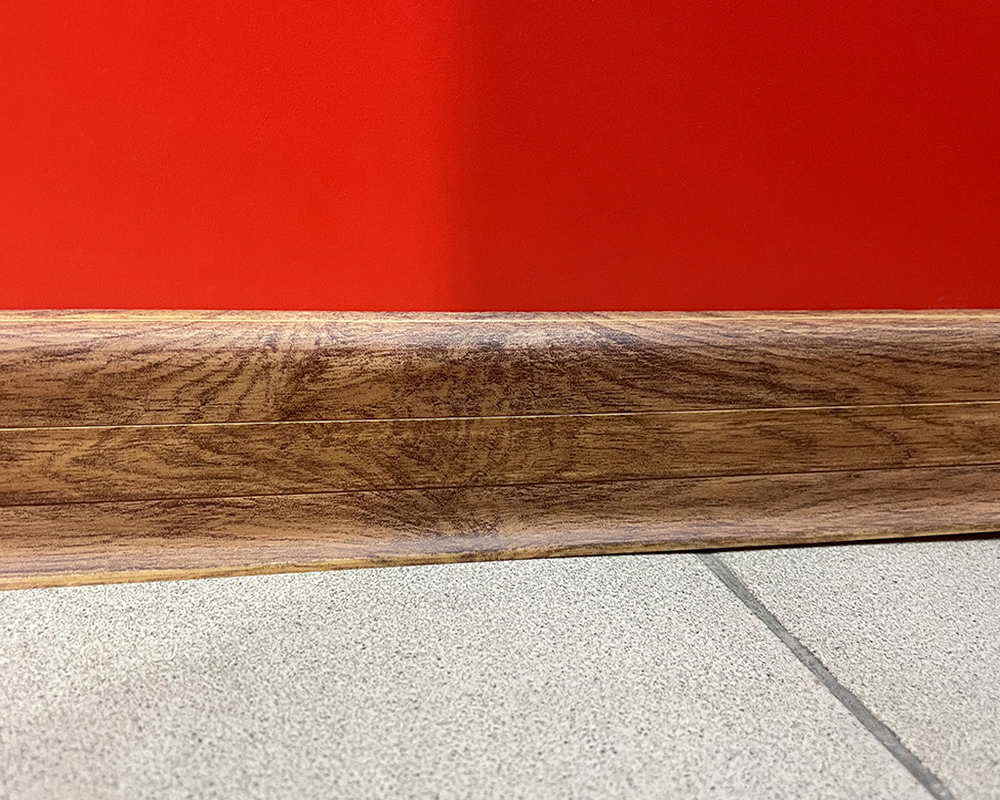 Плинтус ПВХ с кабель-каналом Рико Лео Мультиколор 162 Дуб больцано