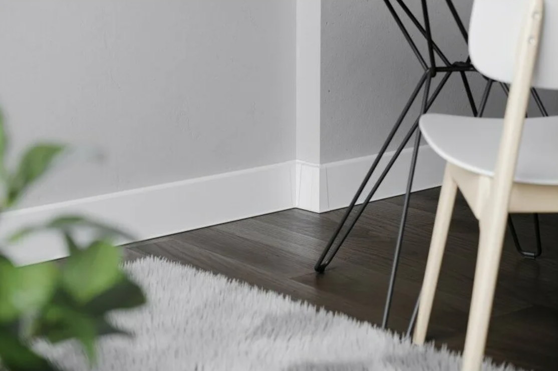 Плинтус ПВХ Cezar матовый с мягким краем HI-LINE PRESTIGE 089 Белый