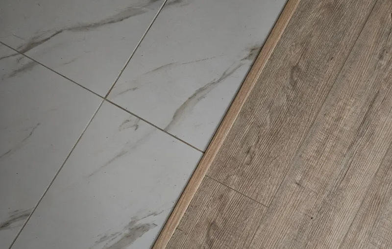 Алюминиевый  ламинированный профиль ПТ-40 (T34B246-1) сосна полярная 2,7 м