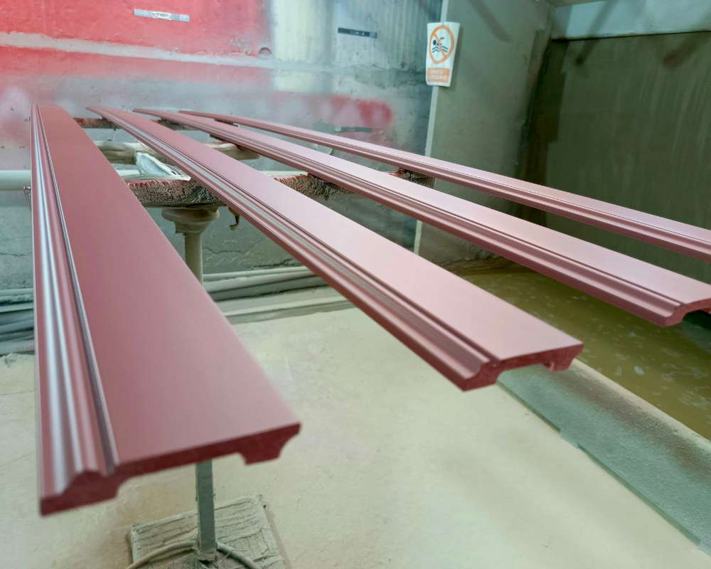 Плинтус ПОЛИСТИРОЛ HI WOOD B100C 100мм х 13мм х 2,0м. Окраска включена в стоимость