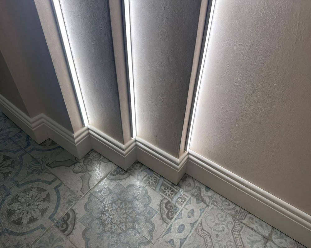 Плинтус ПОЛИСТИРОЛ HI WOOD B80A 80мм х 12,5мм х 2,0м. Окраска включена в стоимость