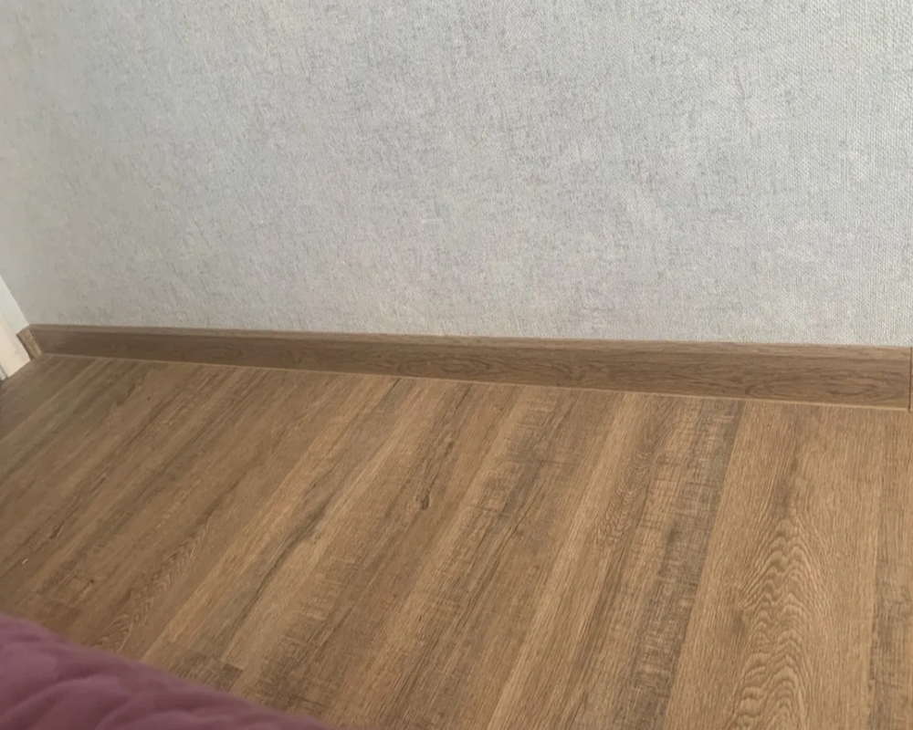 Плинтус ПВХ Cezar матовый с мягким краем HI-LINE PRESTIGE 301 Дуб тоскана