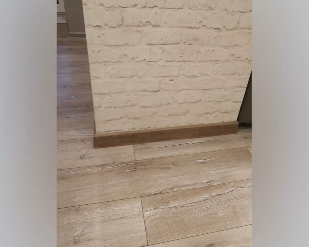 Плинтус ПВХ Волшебная палочка 70мм Home 2,2м 7025