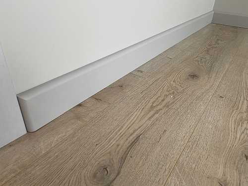 Плинтус МДФ Волшебная палочка 81402 81мм 2,4м.  Окрашенная. NCS 2502Y